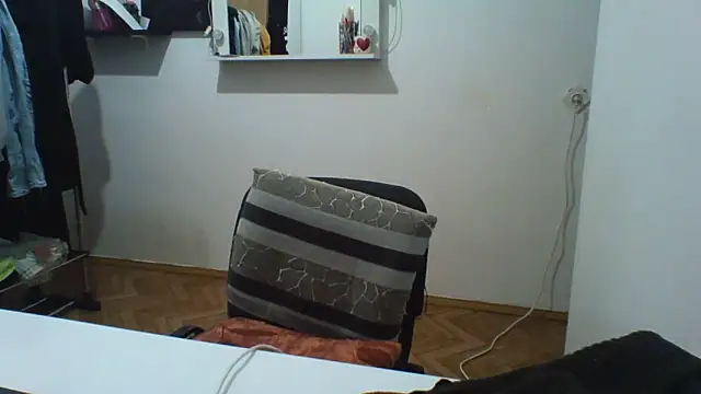 kaelnox (M young) - show balls and a dick for 40 sec