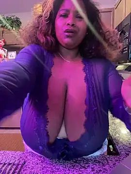 Webcam Model (xoxoSELENAxoxo)  is live.Free join now!