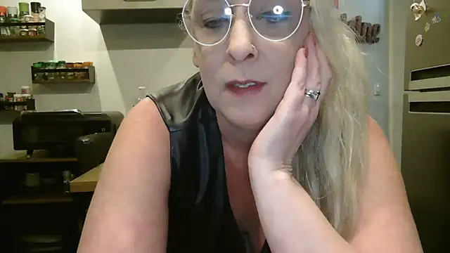 Cataleyaflowers69 live sex cam