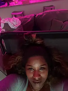 Webcam Model (xoxoSELENAxoxo)  is live.Free join now!