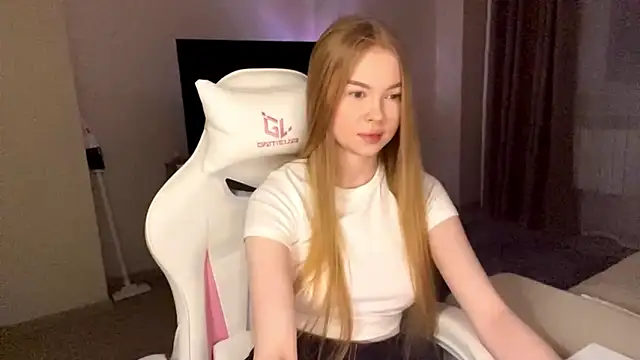 lumisun (F teen) - flash boobs