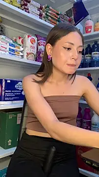 Webcam Model (PrettyAmber) is live