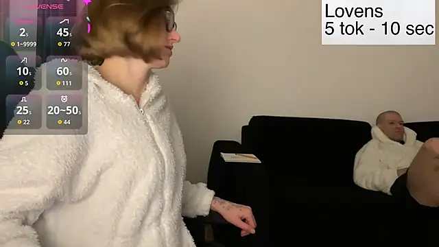 sexy_sweets (Ask my age) - play with tittits