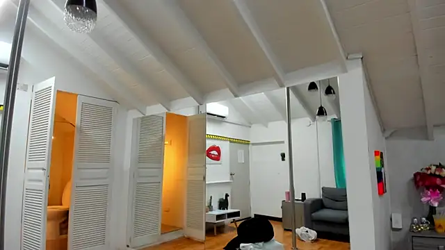 martina_miiller (F young) - 🔥 Squirt & Spank Challenge