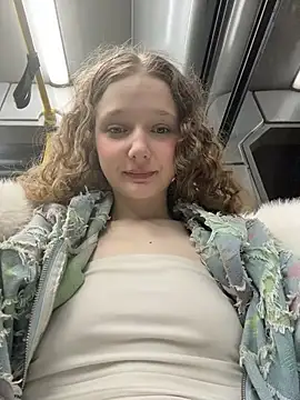 outside_rosy (F teen) - take off top and drool on my boobies