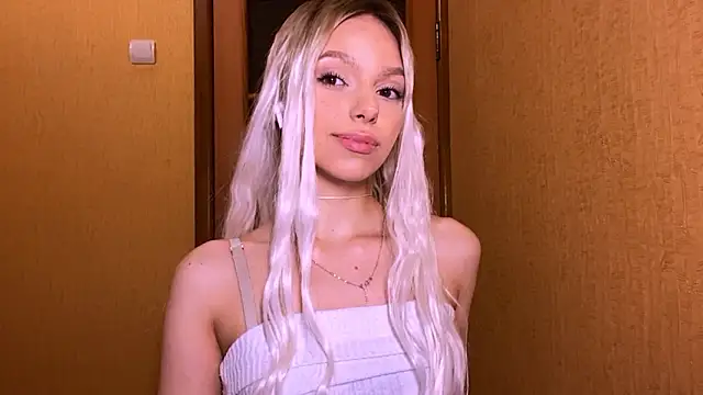 yawingsanguine - YawingSanguine's free webcam