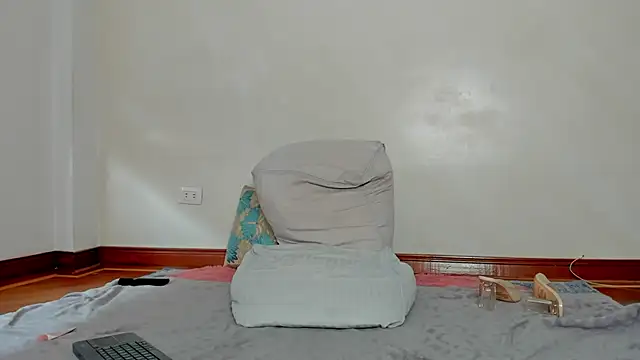 melisa_ferretti (F milf) - play with me until you make me squirt !