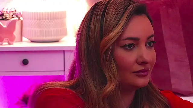 YaaraCollins live sex cam