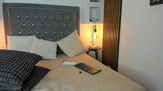 tomy_rox (M young) - cock hard