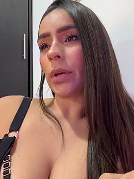 mau_white (F milf) - show tits and sexy twerk