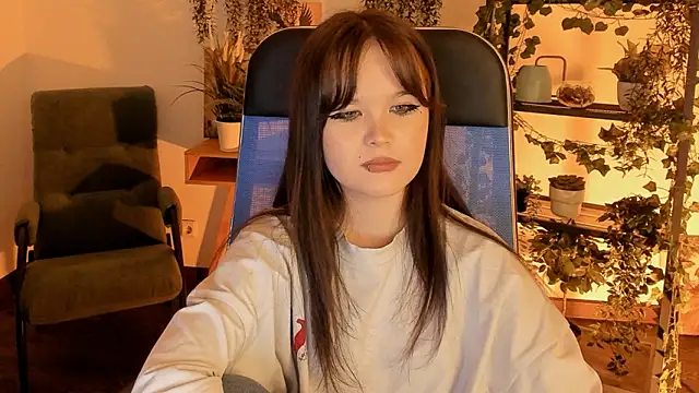 elainebeness (F young) - i like ur style!