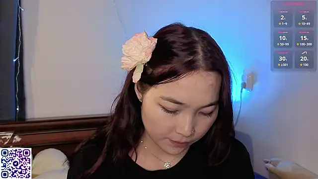 colettamejias (F teen) - Gently touch my thighs