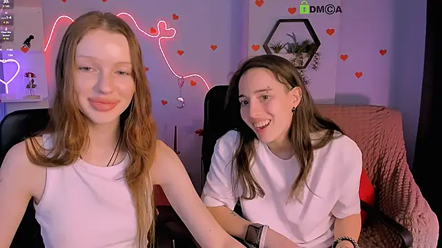 khloebeauty (Ask my age) - flash ass + kiss