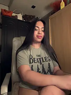 BigDominaMia live cam