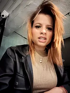 cataleya_16 (F young) - Off Shirt in bar