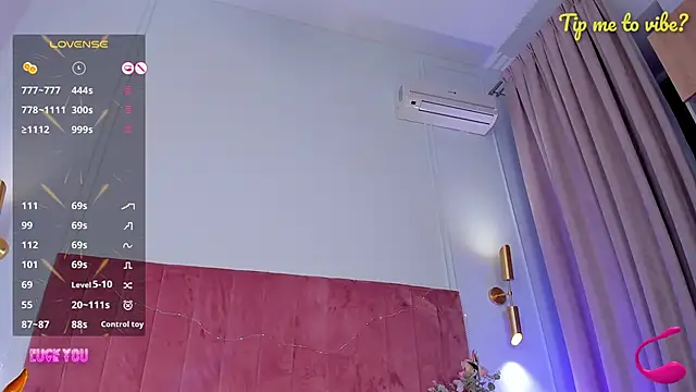 Mayzzie live sex cam