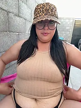 Webcam Model (MileyGia)  is live.Free join now!