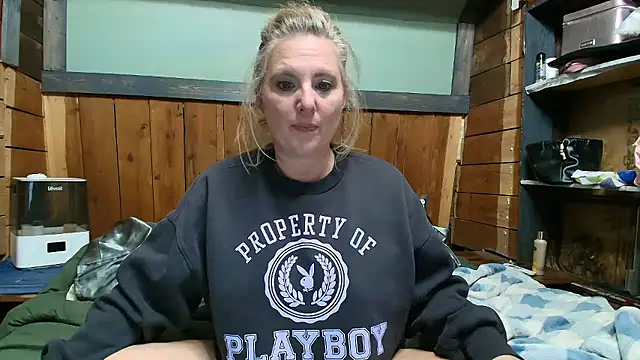 lisaxlovexxx's Stripchat show and profile