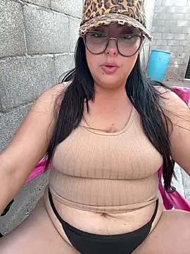 Webcam Model (MileyGia)  is live.Free join now!