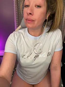 mirakisss - MiraKisss's free webcam - UK Sex Cams