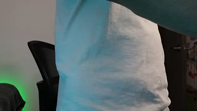 trieone live sex cam