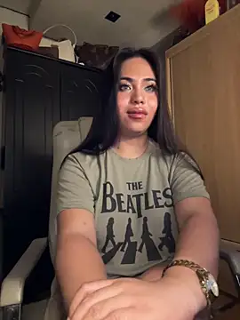 BigDominaMia live cam