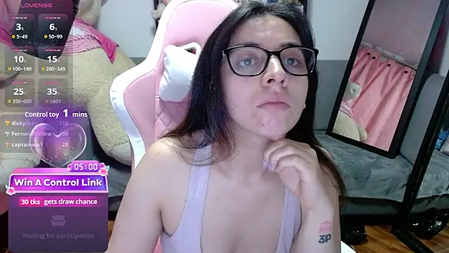 maggie_fox3 (F young) - Toy play nora