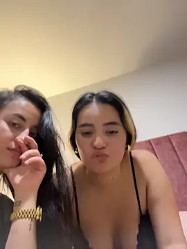 Antonella_Juliet... Live Webcam on Stripchat