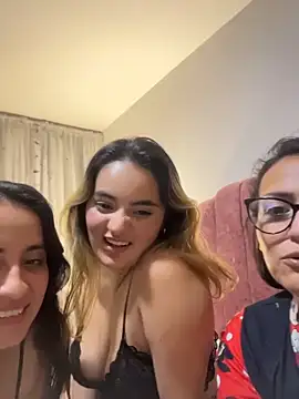 Antonella_Julieta live cam