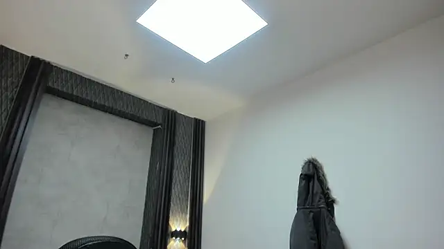 selene_red_ (F young) - 😏🔥ring gag + nipple sticks