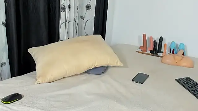 creamy_bubblegum - CREAMY_BUBBLEGUM's free webcam