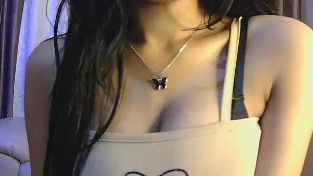 karishma-strip (F teen) - Boobs/ass oiling 😈👀