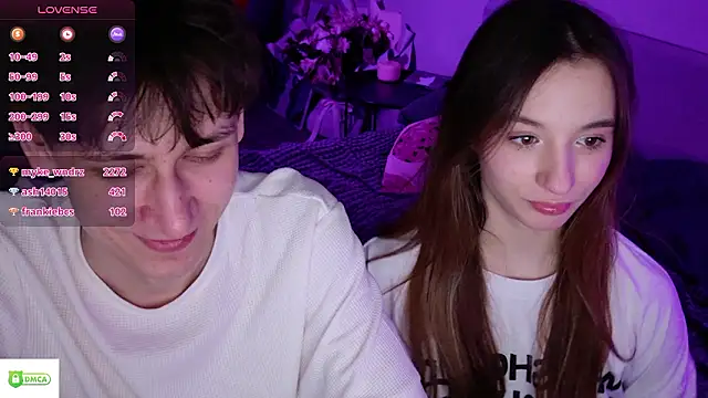 candyy_molly (F teen) - Molly takes off her T-shirt