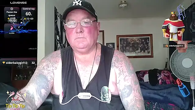 kinkyblueyes69 (M mature) - NAKED AND OIL UP COCK