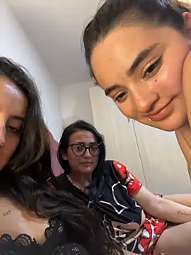 Antonella_Julieta live cam