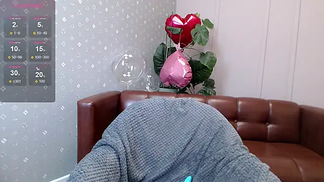 cutie_erikaa1 (F mature) - naked from behind