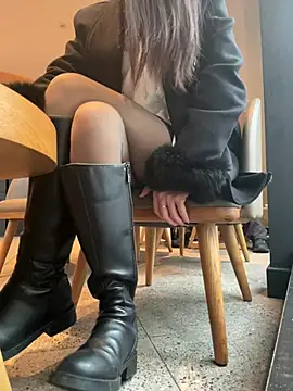 yimisun01 (F milf) - 户外超刺激……偷偷夹着小粉玩……国王👑完成✅上身真🈳裸体3分钟