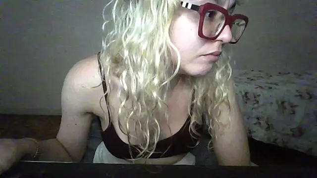 blondietami - BlondieTami's free webcam