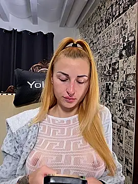 kylie_blck (F young) - Spank Ass+1SurpriseVideo