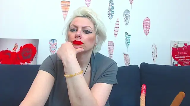 playful_goldie_wow__ - Playful_Goldie_WOW__'s free webcam