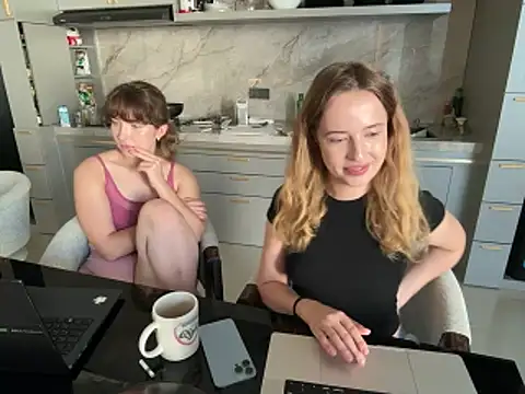 Nura_n_Sarah live cam