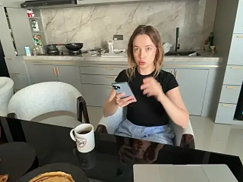 Nura_n_Sarah live sex cam