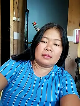 Lovelywoman43 live sex cam