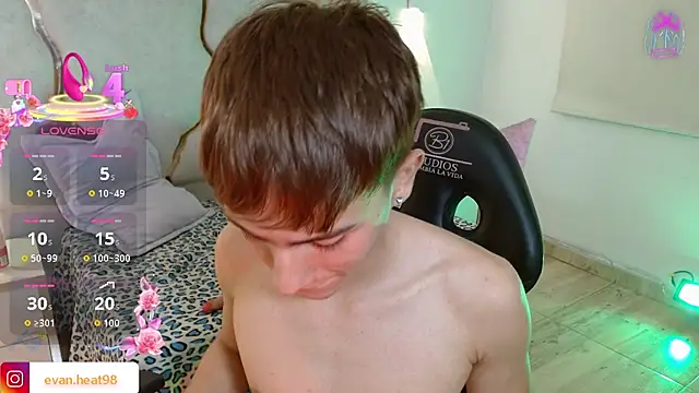 evan_tay (M twink) - deep Throat