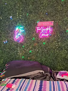 Webcam Model (RenaThickAss)  is live.Free join now!