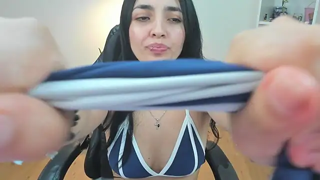 _bellaevans_ - _BellaEvans_'s free webcam - UK Sex Cams