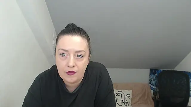 brendaskye (F milf) - BOOBS PLAY NAKED