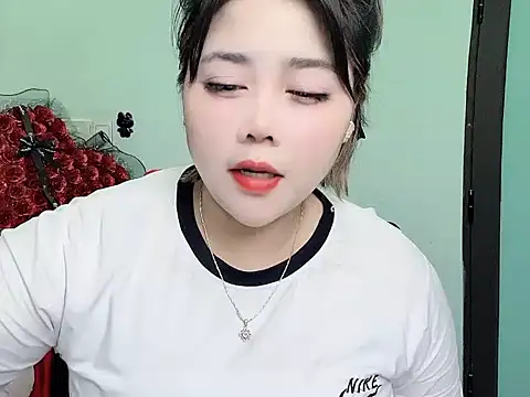 lylu007 (F young) - A small gift for Ly 🍀🎁🎁🍀🎁🍀