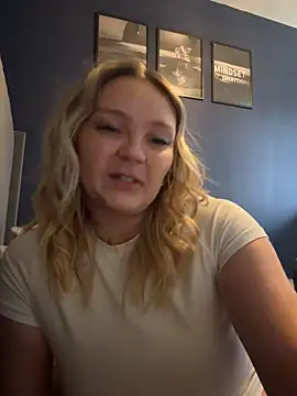 Webcam Model (Sky25x)  is live.Free join now!