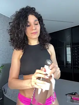 Webcam Model (_CurlySue_)  is live.Free join now!